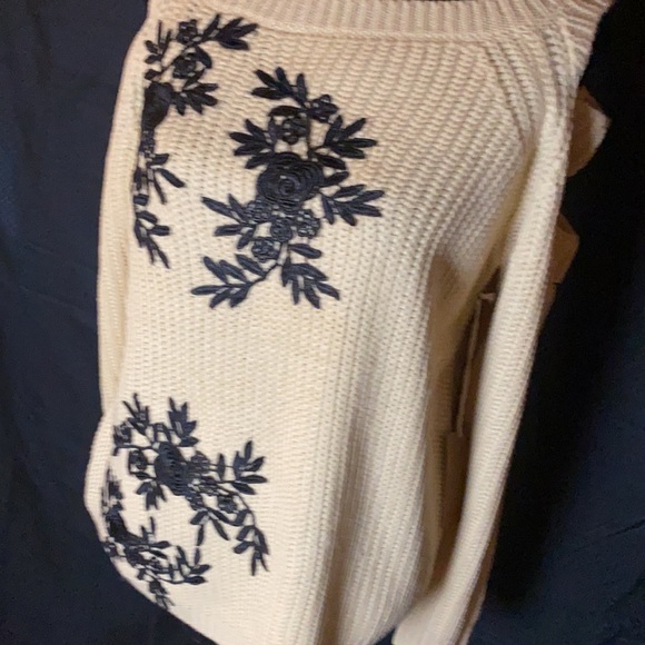 Jella C. Cream Sweater (Missy) - Picture 9 of 11